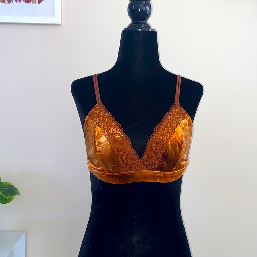 Velvet bralette by Xhilaration, size medium, adjustable straps, cocoa/peach